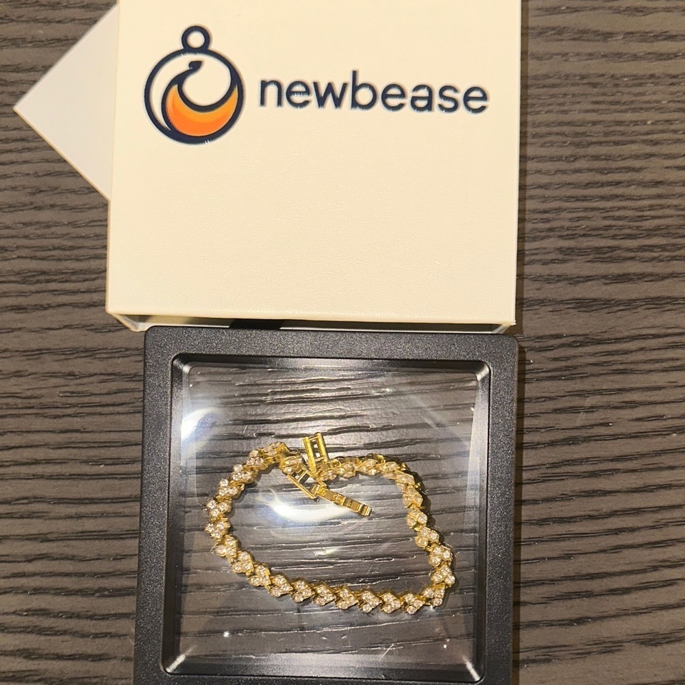 Newbease Beautiful Bracelet with hearts 💕